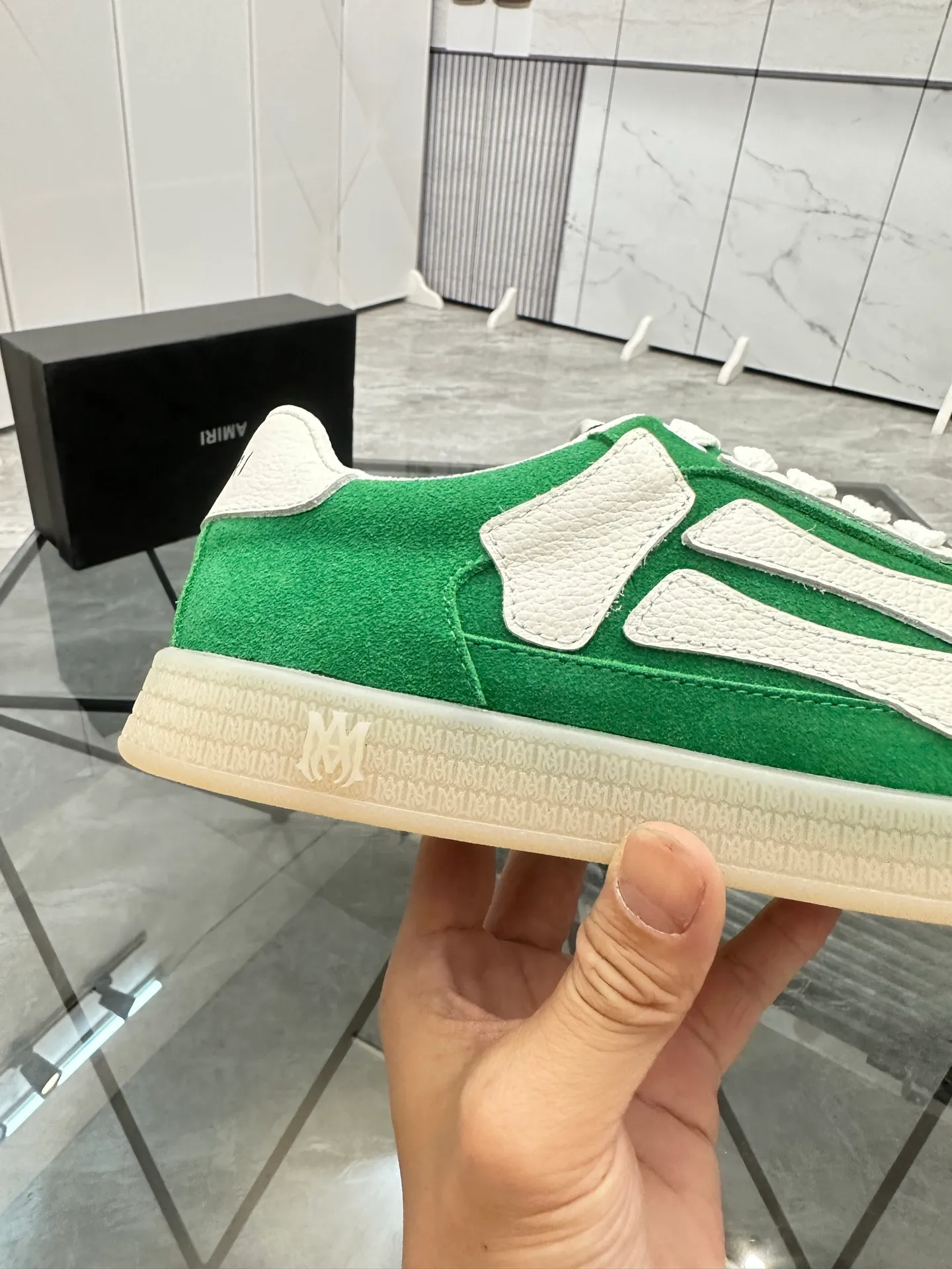 Men's shoes: 💰P420¥ Product trademark: AMIRI* "Amir*" low-top casual shoes Regular size: 38-45 (can be customized to 46) Product material: imported nubuck leather upper, breathable lining, original outsole. Number: 001
